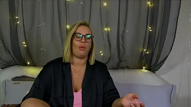 MariaNeumann online show from November 2025 06:39:01 PM