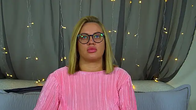 MariaNeumann online show from November 2025 06:23:02 PM