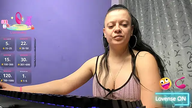 Snapshot of AdriannaLily chatting on May 2026 04:34:01 PM AdriannaLily online show from May 2026 04:34:01 PM