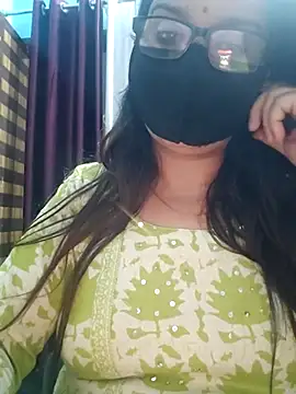 Snapshot of Aishwaryaa_69 chatting on October 2025 04:48:02 PM Aishwaryaa 69 online show from October 2025 04:48:02 PM