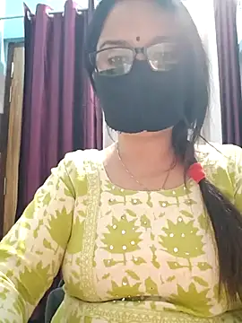 Snapshot of Aishwaryaa_69 chatting on November 2025 09:29:01 AM Aishwaryaa 69 online show from November 2025 09:29:01 AM