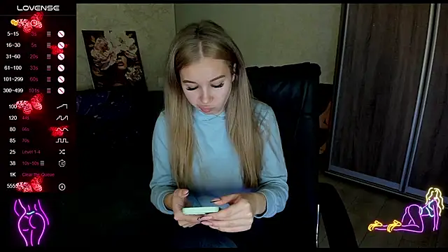  NigoNika online show from November 2025 12:37:02 PM