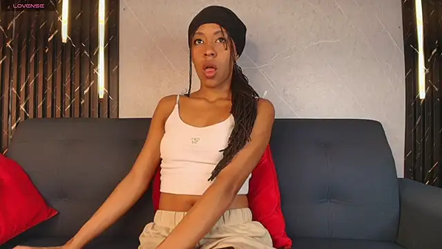Snapshot of Kloe_Suarez_ chatting on January 2025 11:54:01 PM Kloe Suarez online show from January 2025 11:54:01 PM