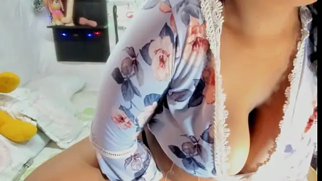 Snapshot of 2020vanessapalecia chatting on December 2024 09:45:02 PM 2020vanessapalecia online show from December 2024 09:45:02 PM