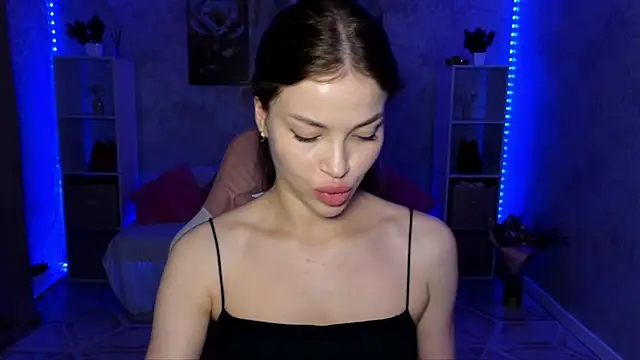 EmmyMills online show from June 2026 11:58:01 PM