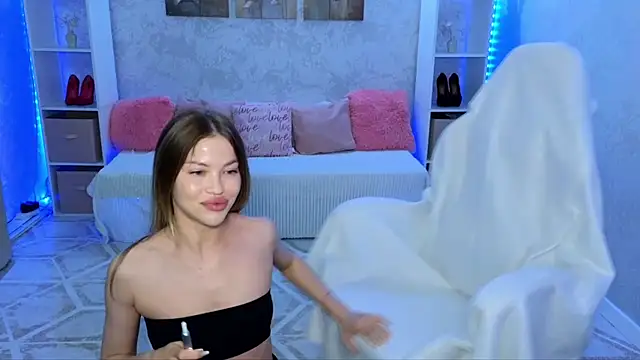 EmmyMills online show from June 2026 11:31:02 PM