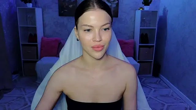 EmmyMills online show from June 2026 08:04:01 PM