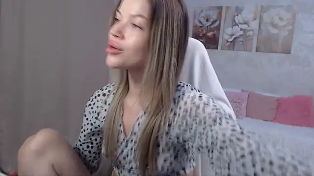 EmmyMills online show from July 2026 09:07:02 PM