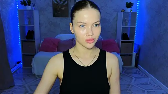 EmmyMills online show from August 2026 09:03:01 PM