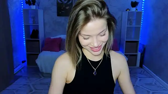 EmmyMills online show from August 2026 09:06:01 PM