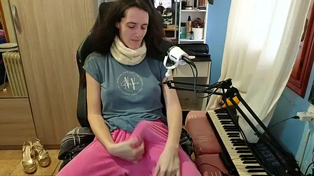 MemiKouki online show from December 2025 04:03:02 PM