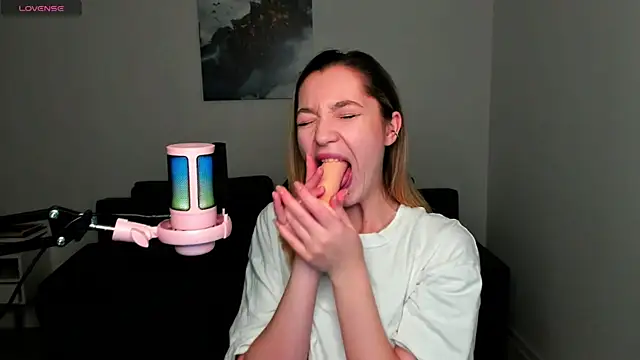 MiaThaine online show from December 2024 01:20:02 AM