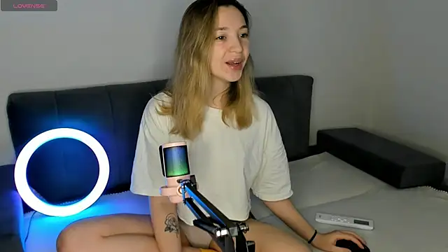 MiaThaine online show from February 2025 03:06:01 PM