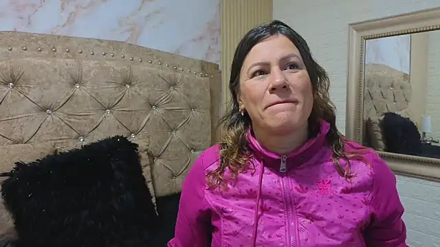 charlotte  G online show from November 2025 10:37:01 AM