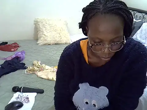 Snapshot of Sweet_Bear chatting on May 2026 11:18:02 AM Sweet Bear online show from May 2026 11:18:02 AM