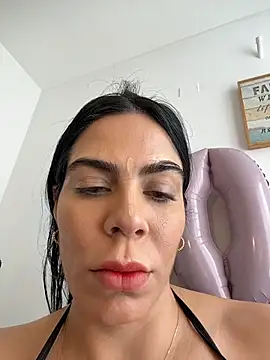 valecruz903 online show from November 2025 05:56:02 PM