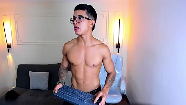 Snapshot of Paradise_boy_s chatting on September 2025 10:47:01 PM Paradise boy s online show from September 2025 10:47:01 PM