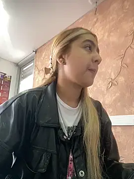 Miabonnett  online show from October 2025 12:09:01 PM