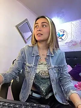 Snapshot of emma_oxford chatting on December 2024 09:28:01 PM emma oxford online show from December 2024 09:28:01 PM