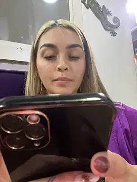 Snapshot of emma_oxford chatting on January 2025 03:09:02 AM emma oxford online show from January 2025 03:09:02 AM