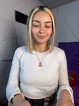 Snapshot of emma_oxford chatting on February 2025 08:36:01 PM emma oxford online show from February 2025 08:36:01 PM