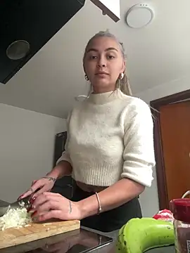 Snapshot of emma_oxford chatting on February 2026 05:18:01 PM emma oxford online show from February 2026 05:18:01 PM