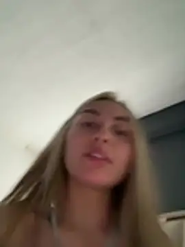 Snapshot of emma_oxford chatting on February 2026 09:33:01 PM emma oxford online show from February 2026 09:33:01 PM