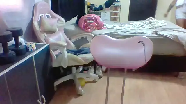 Jennxdolls online show from February 2025 04:45:02 PM