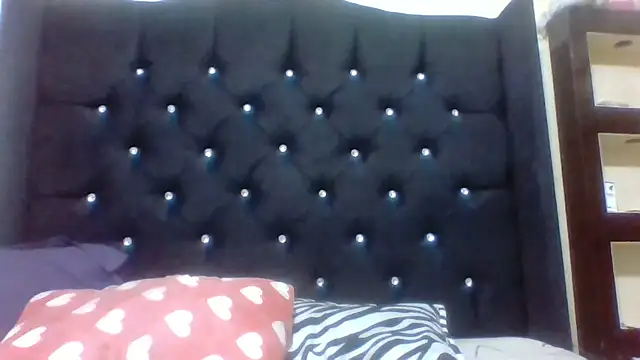 Jennxdolls online show from March 2025 01:36:01 PM