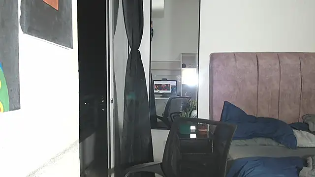 Snapshot of Liza_Thurner chatting on October 2025 11:46:02 PM Liza Thurner online show from October 2025 11:46:02 PM