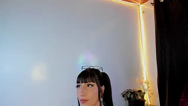 Snapshot of IssaandNeron_sex chatting on May 2026 04:37:02 PM IssaandNeron sex online show from May 2026 04:37:02 PM