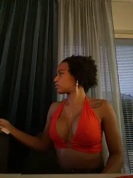 Snapshot of Black_Dolll chatting on December 2024 01:49:02 PM Black Dolll online show from December 2024 01:49:02 PM