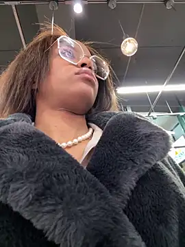 Snapshot of Black_Dolll chatting on November 2025 05:01:02 PM Black Dolll online show from November 2025 05:01:02 PM