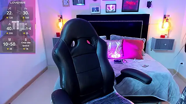 Charlotte  Benett online show from November 2025 04:26:02 AM