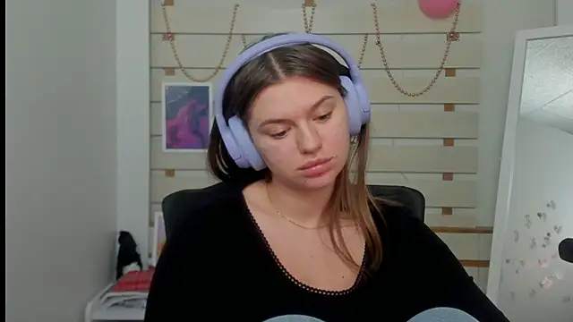 Josephine Kiss online show from February 2025 10:28:02 AM