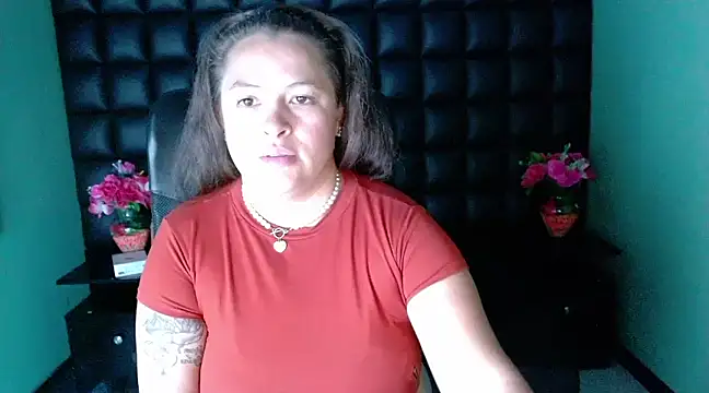 Snapshot of SaraThomso chatting on December 2024 09:00:01 AM SaraThomso online show from December 2024 09:00:01 AM