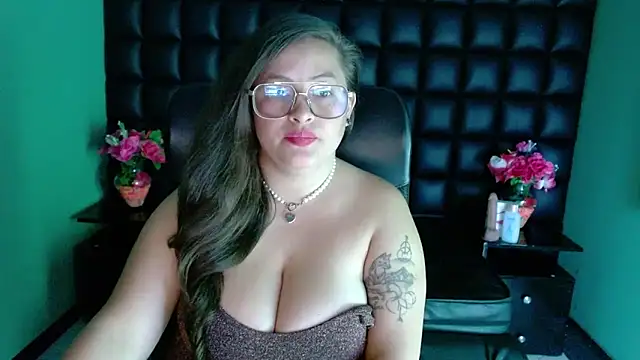 Snapshot of SaraThomso chatting on December 2024 05:59:02 AM SaraThomso online show from December 2024 05:59:02 AM