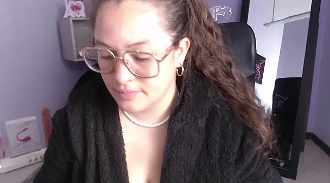 Snapshot of SaraThomso chatting on December 2024 03:14:02 AM SaraThomso online show from December 2024 03:14:02 AM