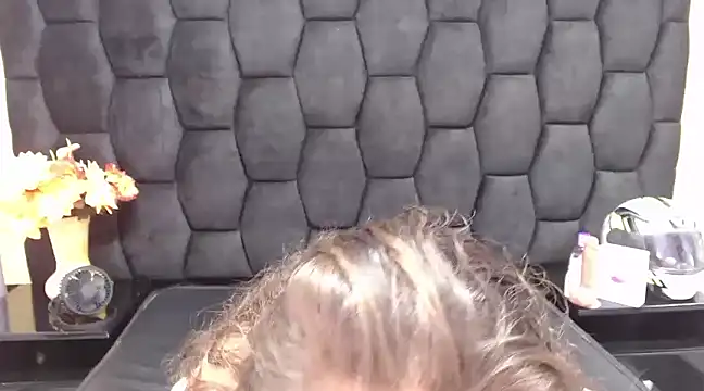 Snapshot of SaraThomso chatting on January 2025 03:06:02 AM SaraThomso online show from January 2025 03:06:02 AM