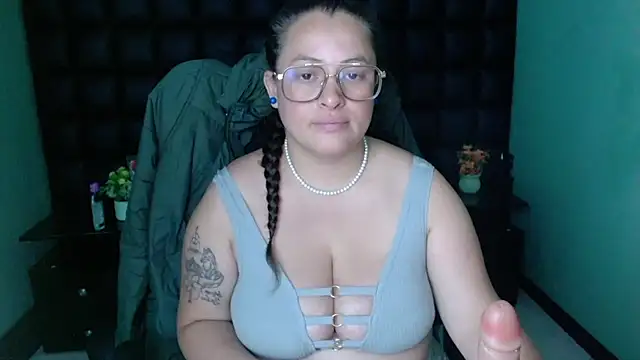 Snapshot of SaraThomso chatting on February 2025 09:13:02 AM SaraThomso online show from February 2025 09:13:02 AM