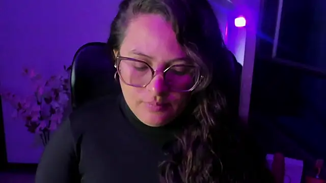 Snapshot of SaraThomso chatting on September 2025 03:28:02 AM SaraThomso online show from September 2025 03:28:02 AM