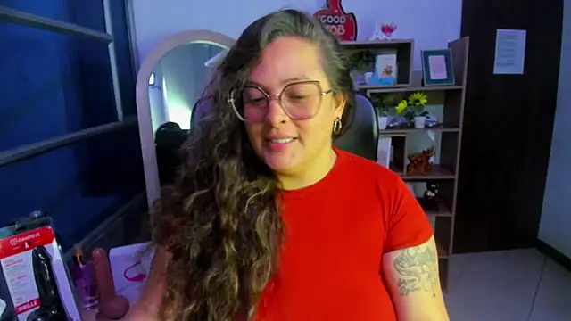 Snapshot of SaraThomso chatting on September 2025 03:33:02 AM SaraThomso online show from September 2025 03:33:02 AM