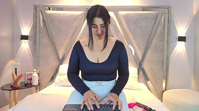 Danna 777  online show from September 2025 09:37:01 PM