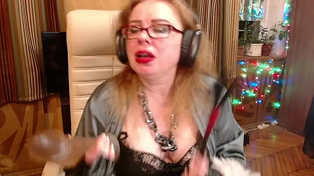Miss Tress online show from July 2026 09:00:01 PM