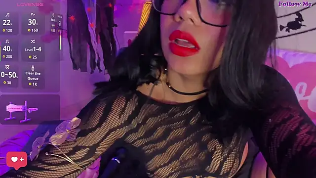 Snapshot of SenniaBella chatting on October 2025 01:57:02 PM SenniaBella online show from October 2025 01:57:02 PM