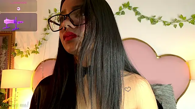 Snapshot of SenniaBella chatting on January 2026 01:16:02 PM SenniaBella online show from January 2026 01:16:02 PM