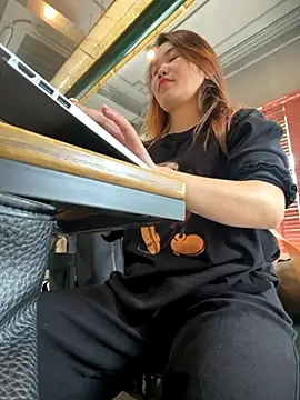 Emily 9xx online show from November 2025 03:49:02 AM