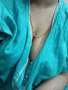 Snapshot of cuteyqueen chatting on December 2024 01:11:02 PM cuteyqueen online show from December 2024 01:11:02 PM