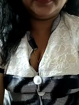 Snapshot of cuteyqueen chatting on January 2025 04:39:02 AM cuteyqueen online show from January 2025 04:39:02 AM