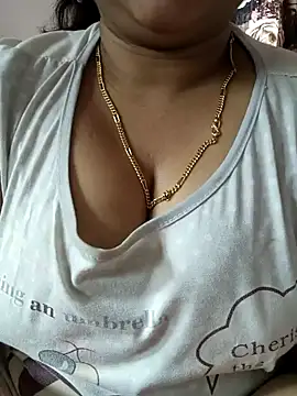 Snapshot of cuteyqueen chatting on January 2025 05:00:01 AM cuteyqueen online show from January 2025 05:00:01 AM